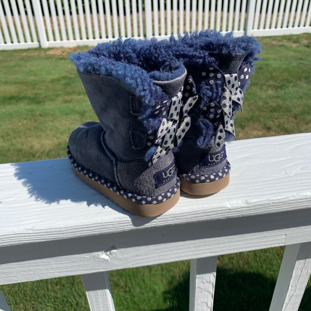 Little girls ugg boots size 9 toddler
